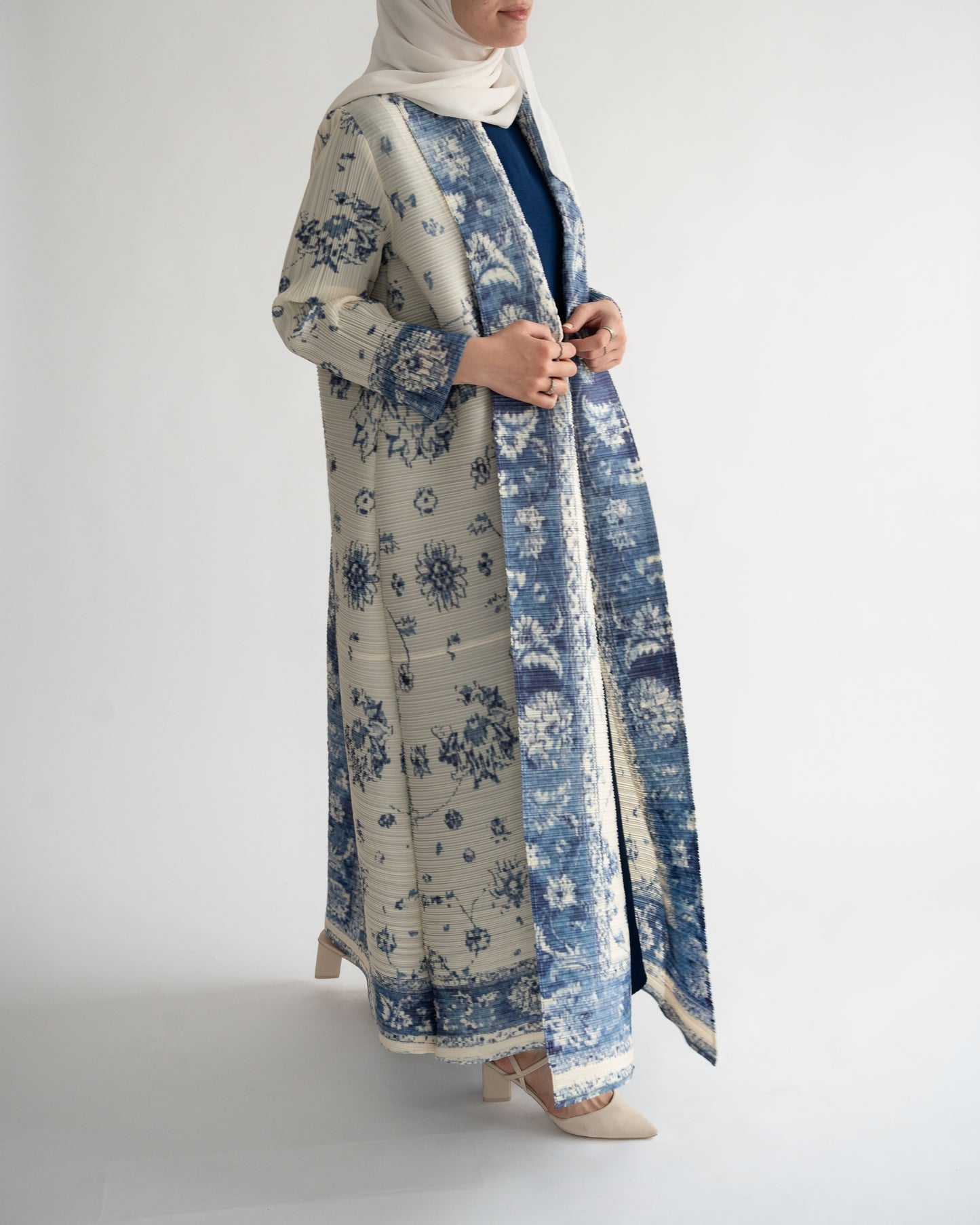 LAYLA ABAYA - KIMONO STYLE IN INDIGO&WHITE
