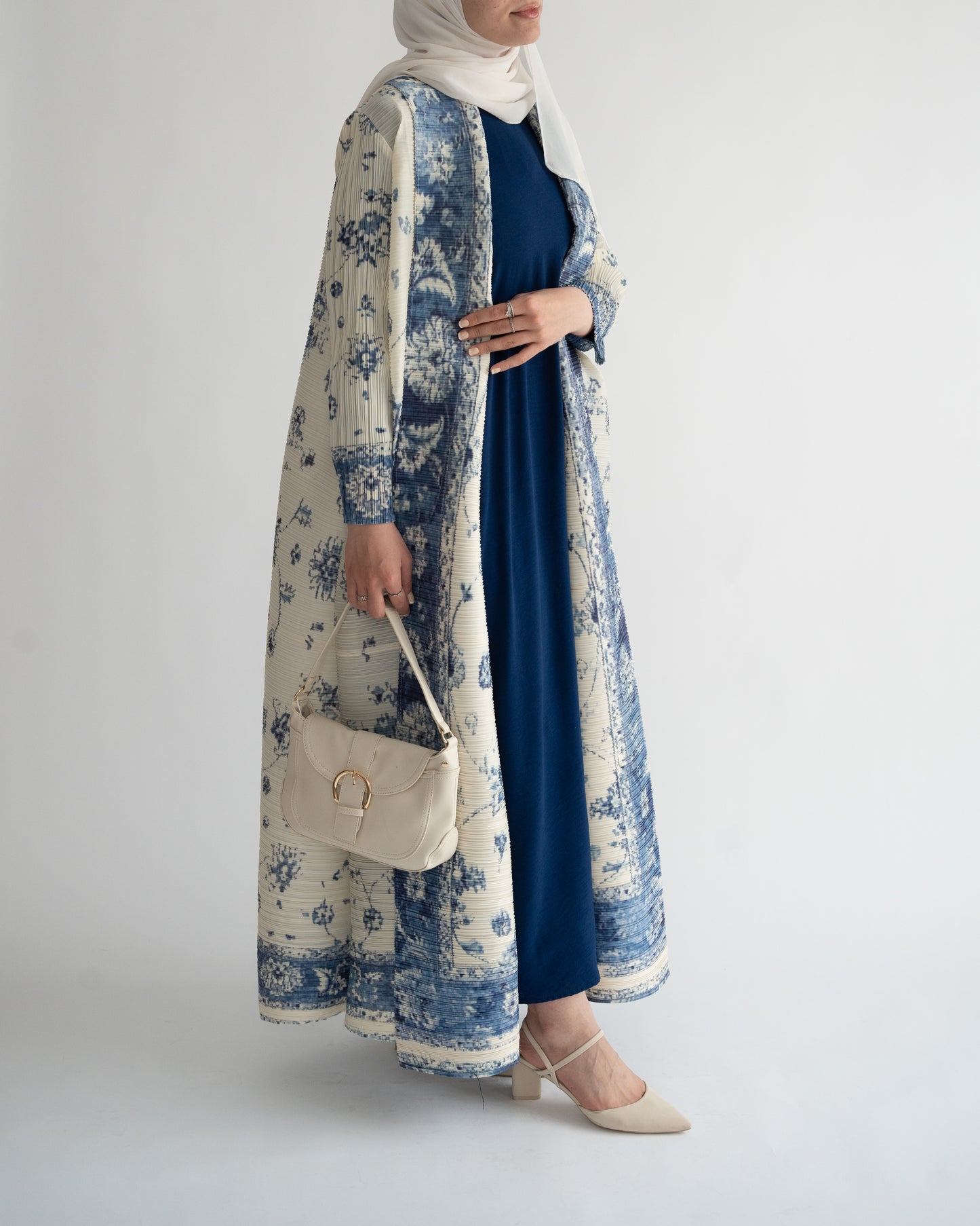LAYLA ABAYA - KIMONO STYLE IN INDIGO&WHITE