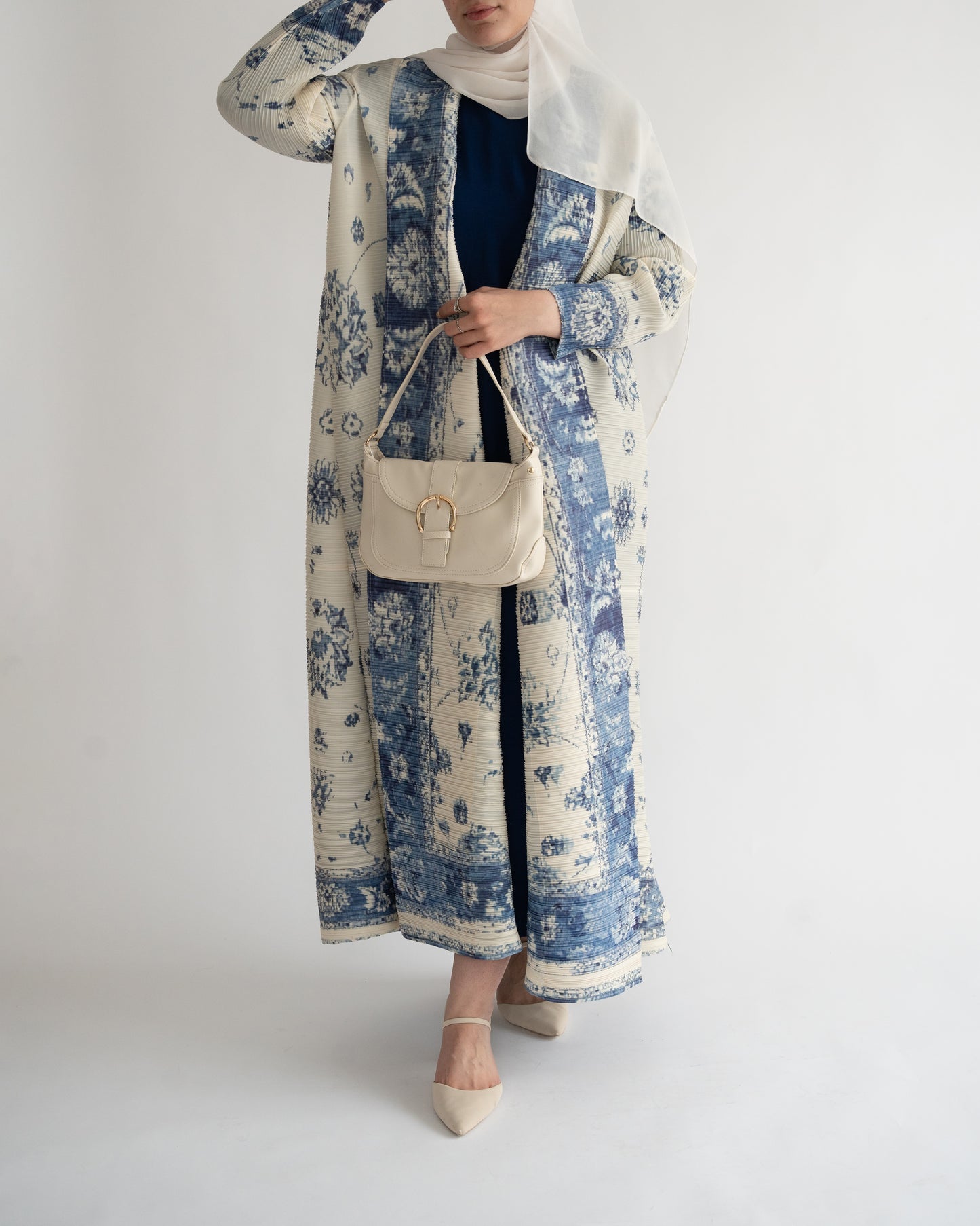 LAYLA ABAYA - KIMONO STYLE IN INDIGO&WHITE